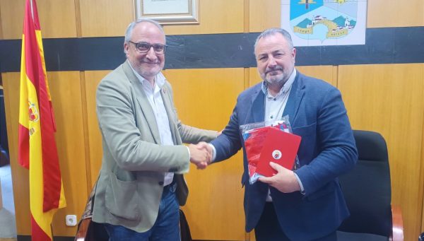 El presidente del Consejo Comarcal del Bierzo visita el Ayuntamiento de Camponaraya