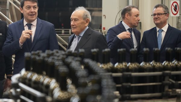 El presidente de la Junta de Castilla y León, Alfonso Fernández Mañueco, inaugura la nueva bodega y centro logístico de Protos, en Peñafiel