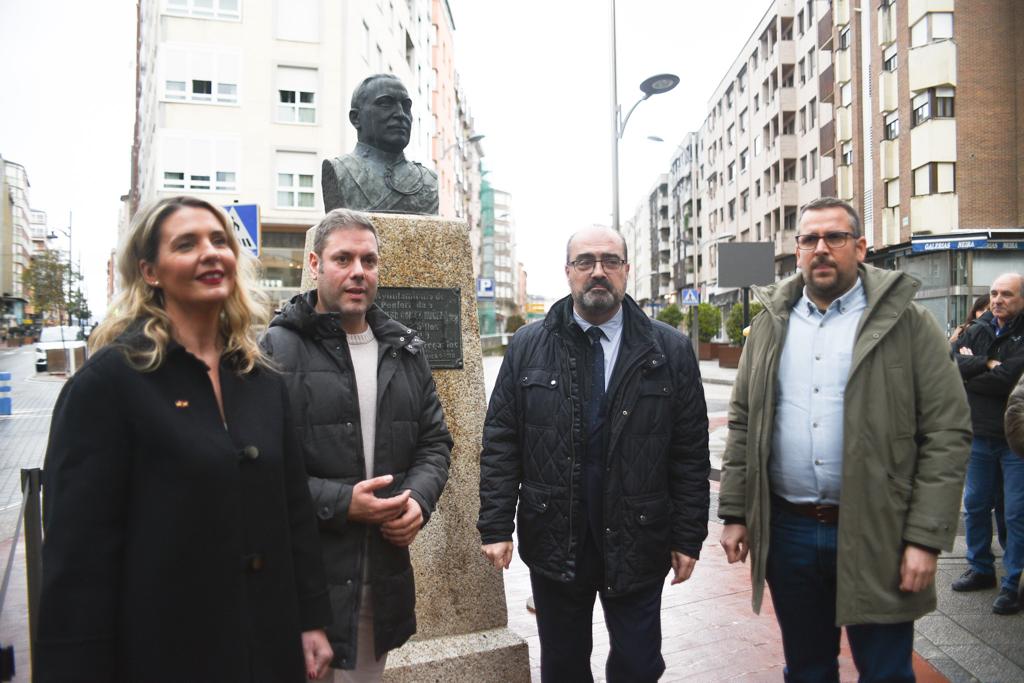 Inauguración del busto de Severo Gómez Núñez en la calle que lleva su nombre