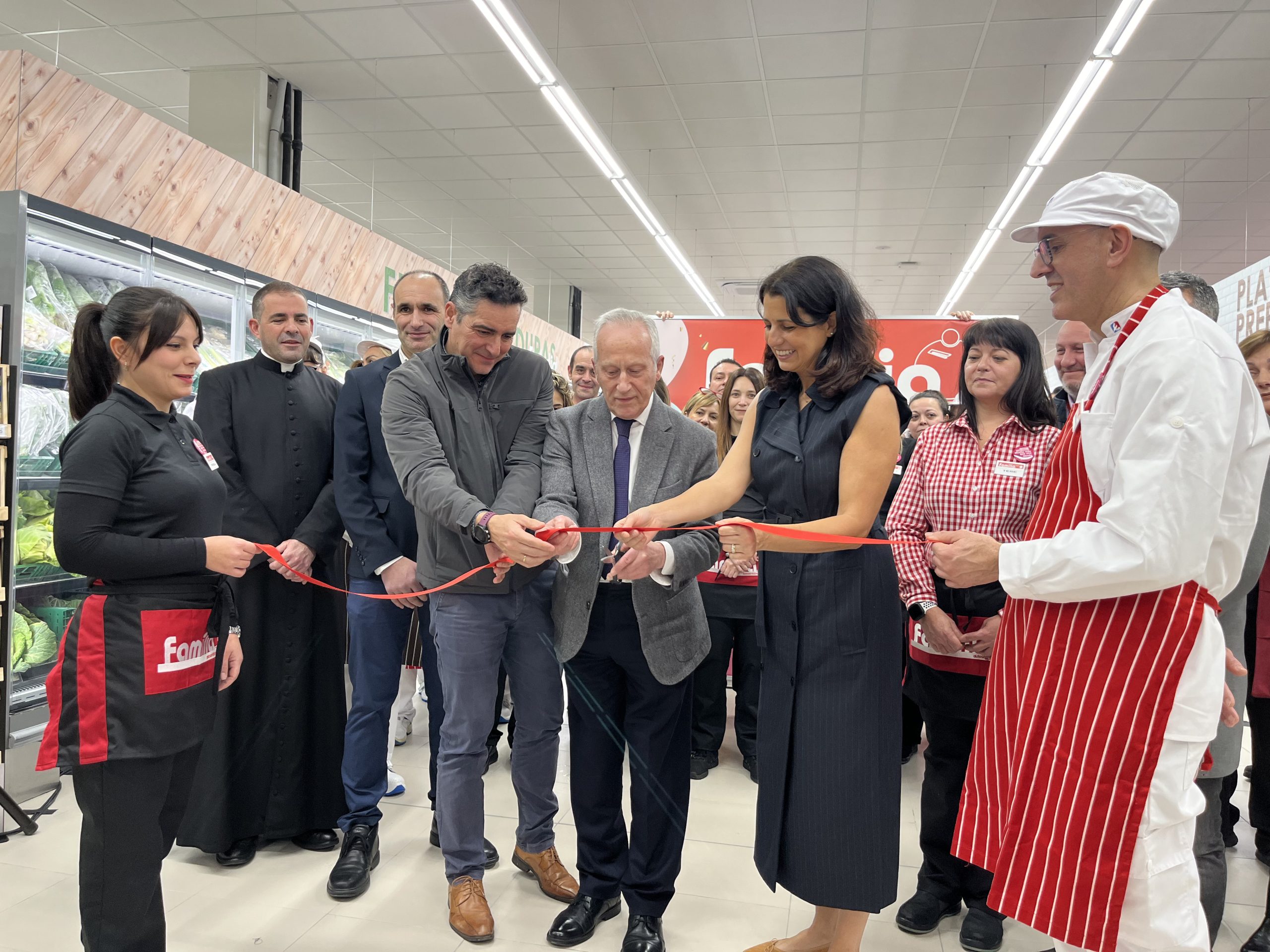 Inauguración del supermercado Familia de La Máquina, en Ponferrada