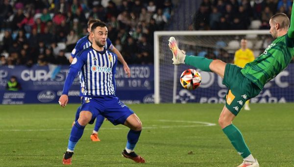 Clavería, durante el Ponferradina-Arenteiro disputado en El Toralín