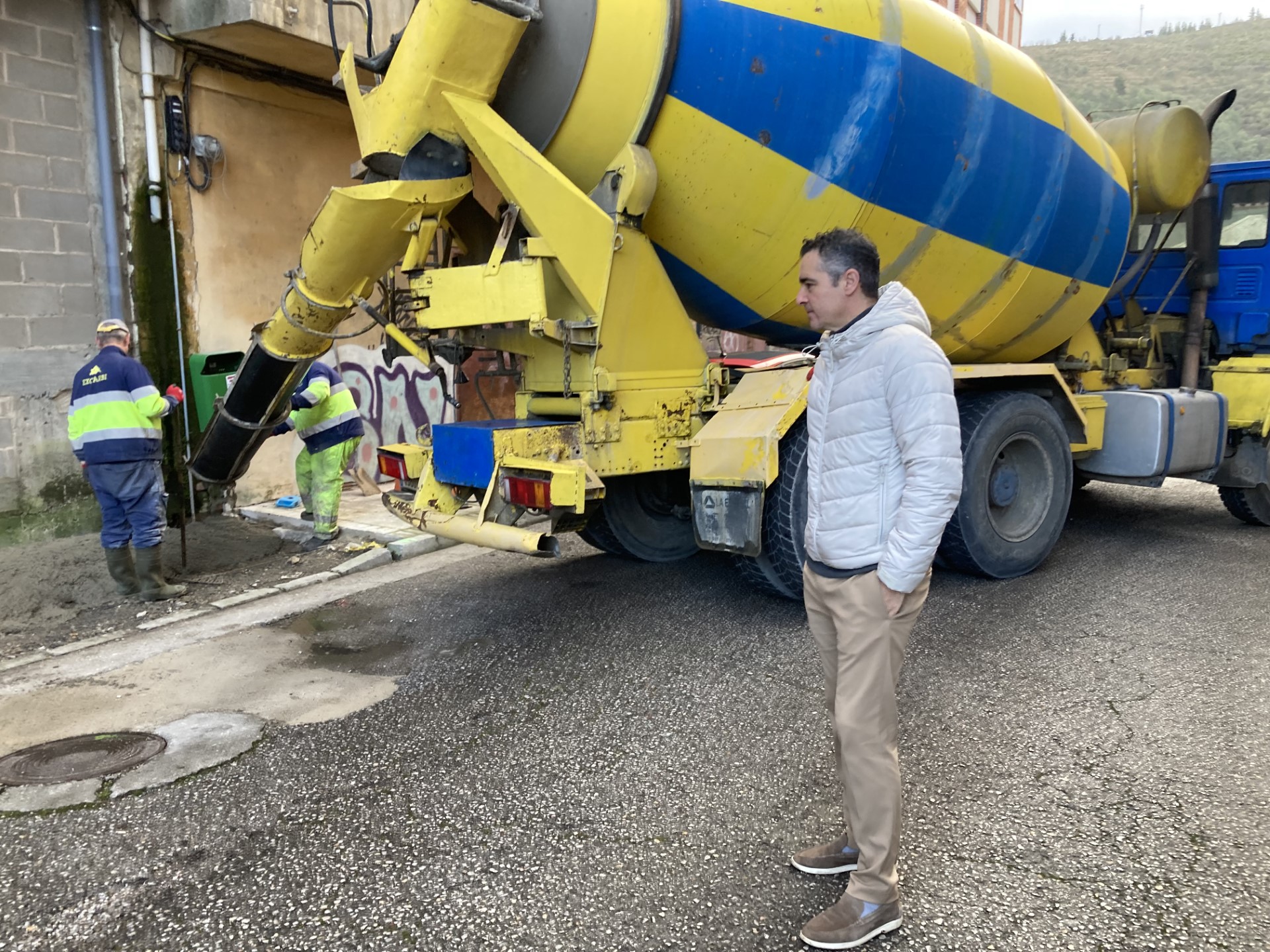 Roberto Mendo visitó las obras de la calle Batalla de Ceriñola