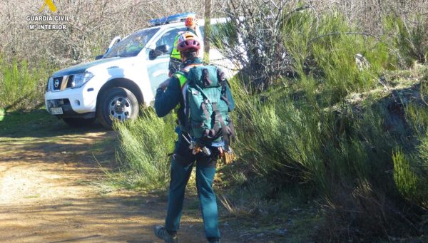 Rescate de la Guardia Civil a unos montañeros en Truchas