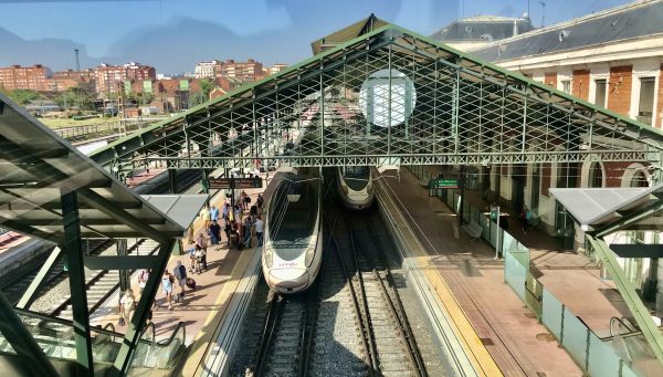 Tren Avant en la estación de trenes Campo Grande de Valladolid