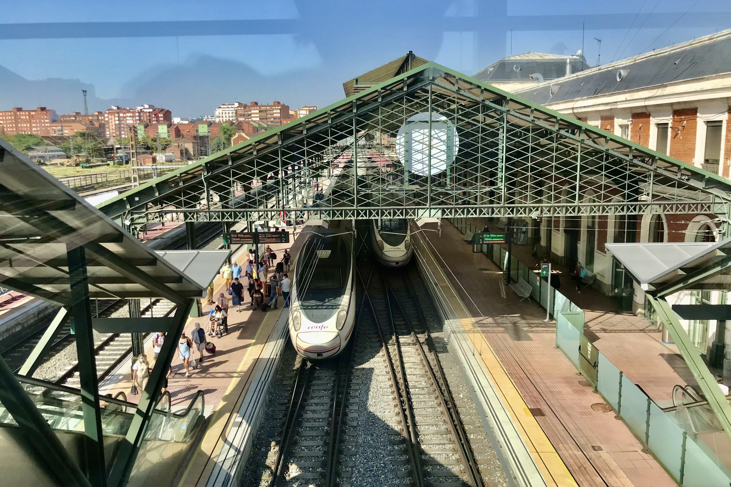 Tren Avant en la estación de trenes Campo Grande de Valladolid