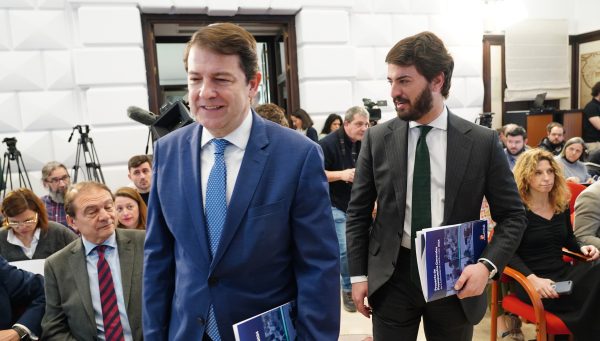 El presidente de la Junta de Castilla y León, Alfonso Fernández Mañueco; el vicepresidente, Juan García-Gallardo; y el consejero de Economía y Hacienda, Carlos Fernández Carriedo, comparecen en rueda de prensa para presentar el proyecto de Ley de Presupuestos Generales de la Comunidad para 2024.