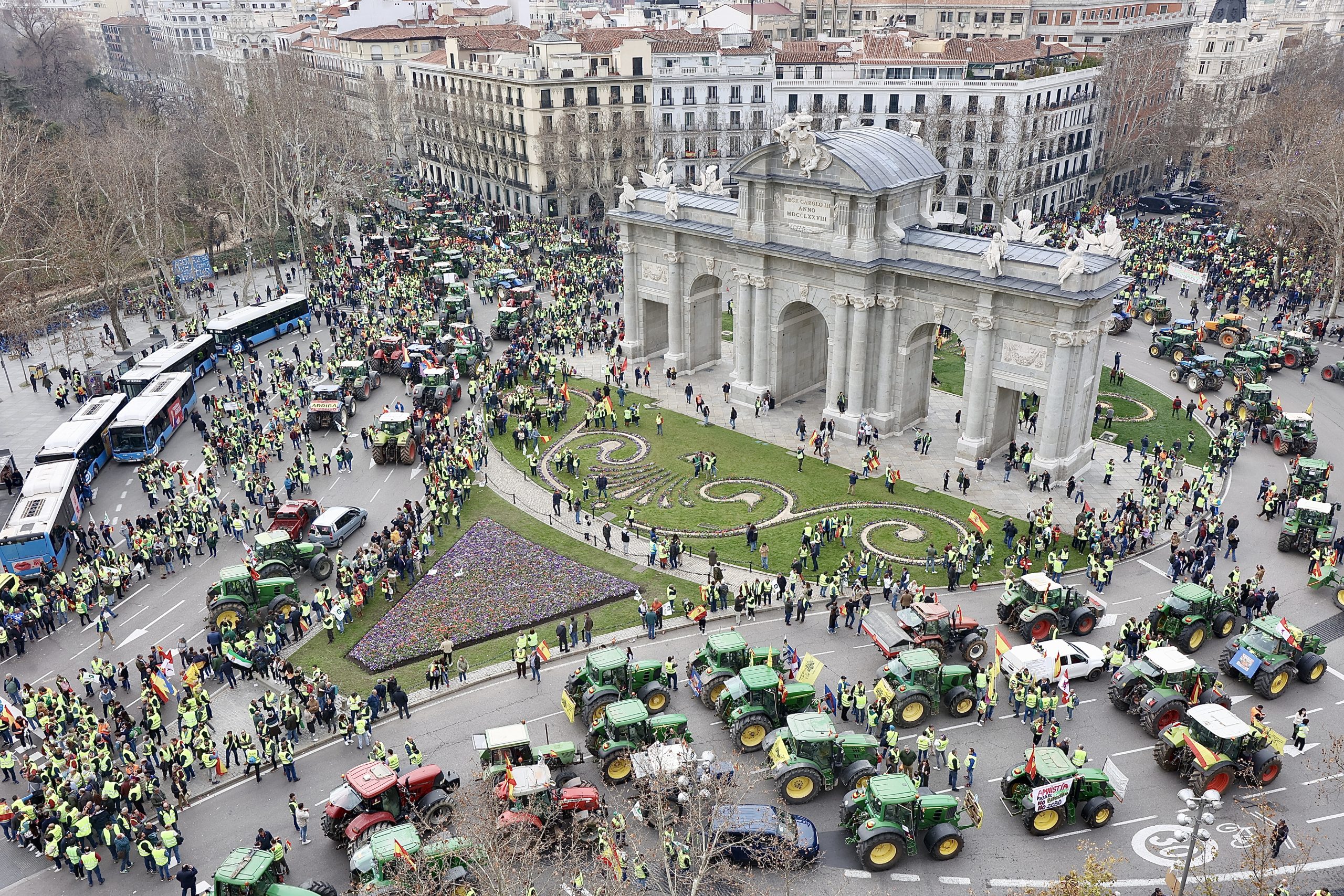 Agricultores y ganaderos de todo el país se concentran en Madrid con una tractorada de protesta por la situación actual del campo en España