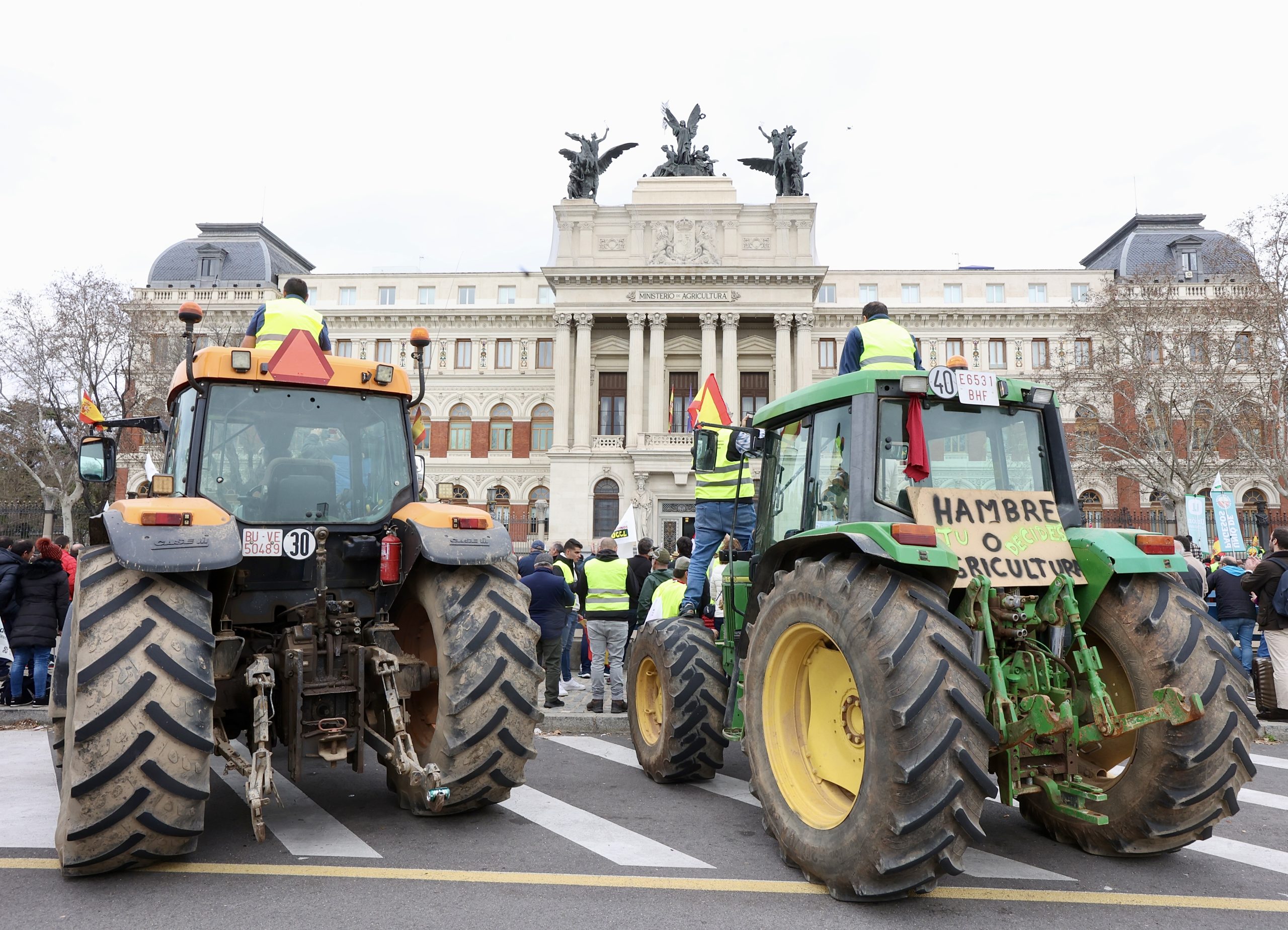 Agricultores y ganaderos de todo el país se concentran en Madrid con una tractorada de protesta por la situación actual del campo en España. / Juan Lázaro