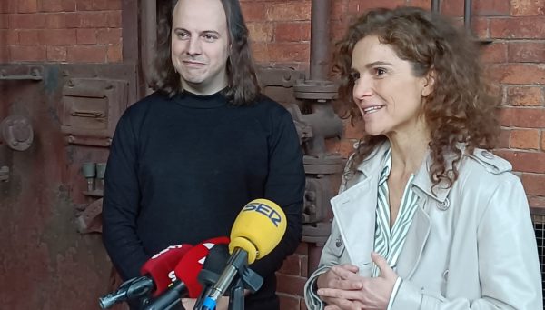 Luis Alija, director de Saltantes Teatro, y Concepción Fernández, directora del área de Museos de Ciuden