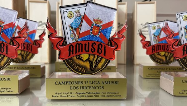 Entrega de trofeos de la I Liga Amusbi