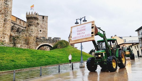 Tractorada de los agricultores bercianos en Ponferrada