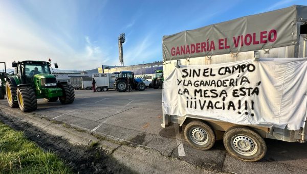 Concentración de tractores en las inmediaciones de El Toralín