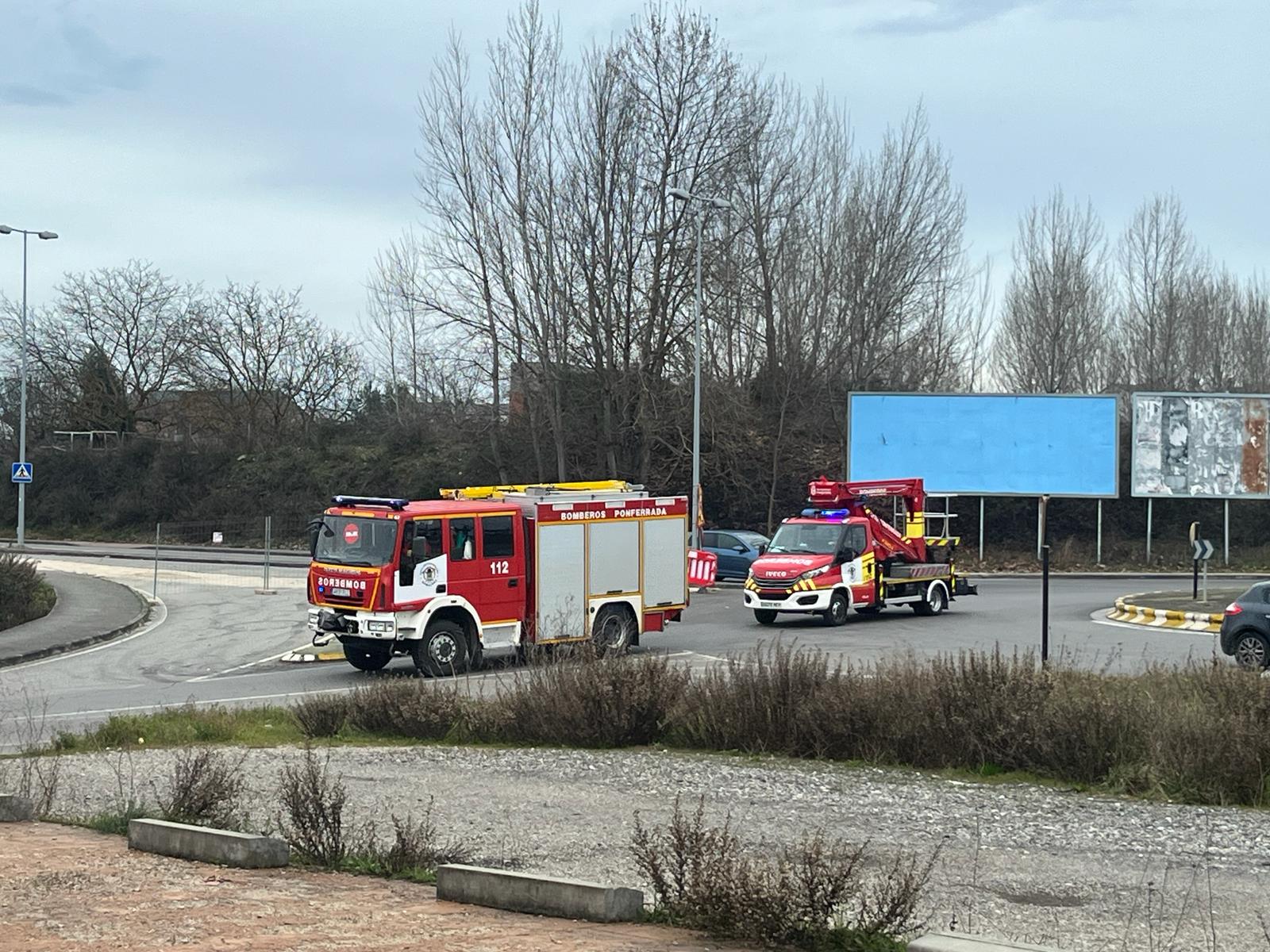 Los bomberos de Ponferrada se movilizan por un incendio en la Avenida de Portugal