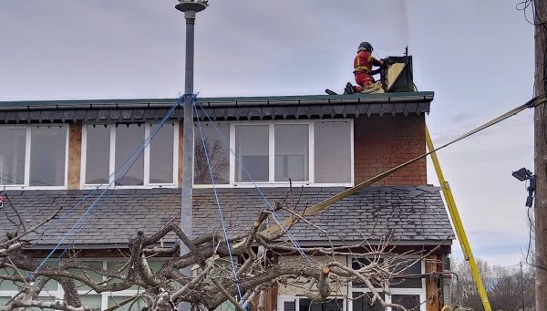 Los bomberos de Ponferrada en un incendio de una vivienda en la Avenida de Portugal