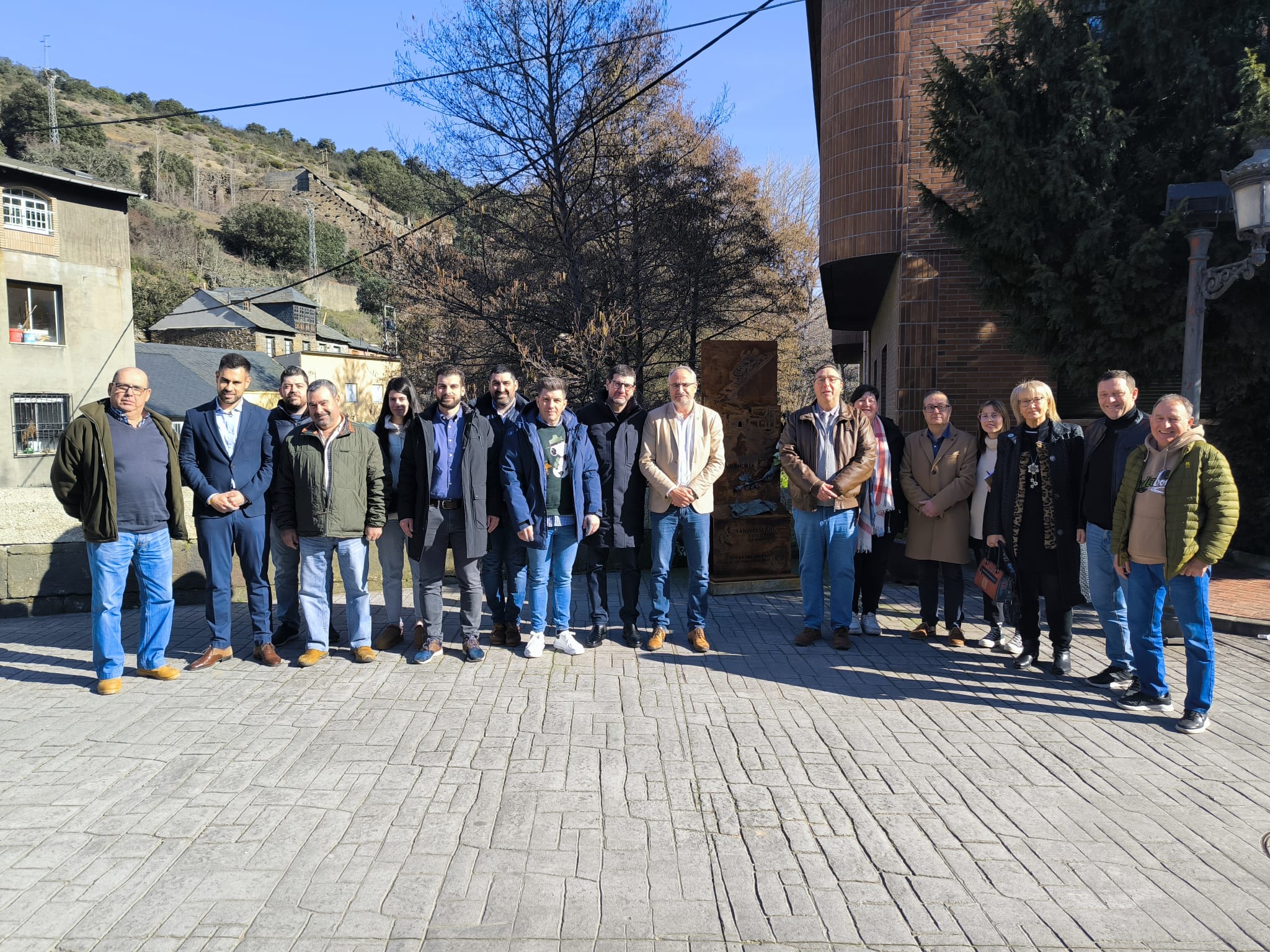 Visita de Olegario Ramón al Ayuntamiento de Torre del Bierzo