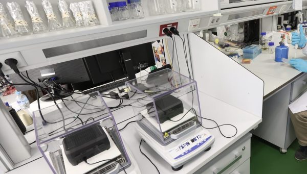 El investigador Saúl Ares en el laboratorio del Centrol Nacional de Biotecnología