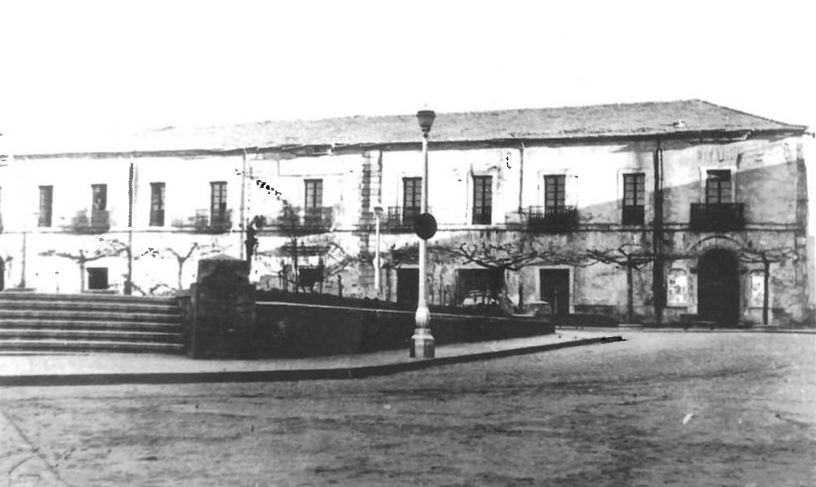 Plaza del Ayuntamiento con el Teatro Principal, año 1964.