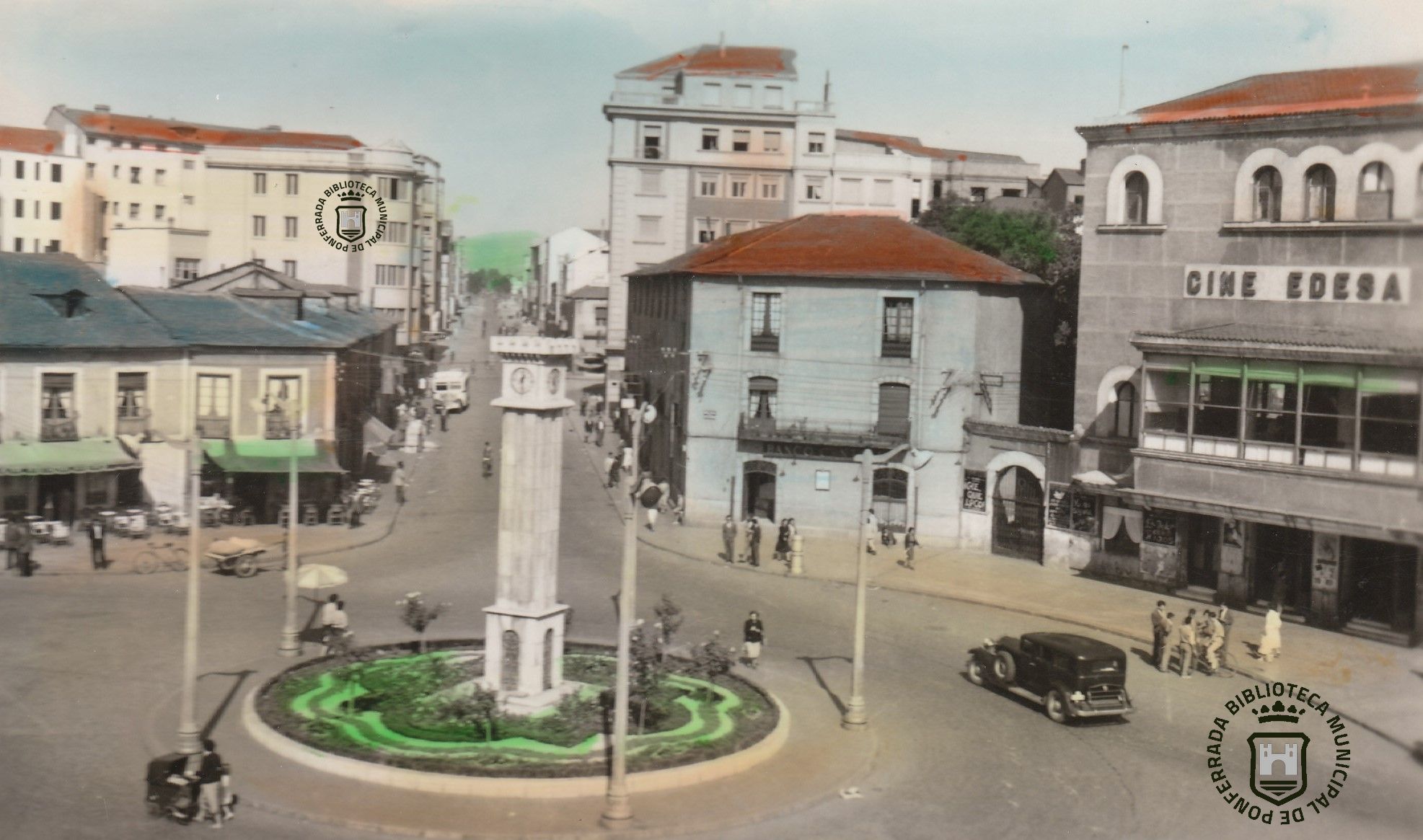 Plaza de Lazúrtegui en una imagen de los años 50, en la que aparecen los cines Edesa.