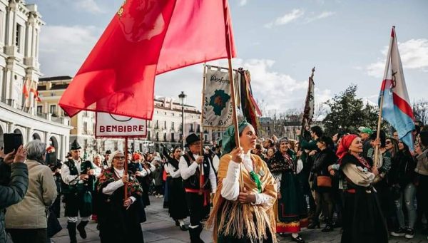 Las gaitas y el baile tradicional del Bierzo, en la I Fiesta de San Patricio en Madrid