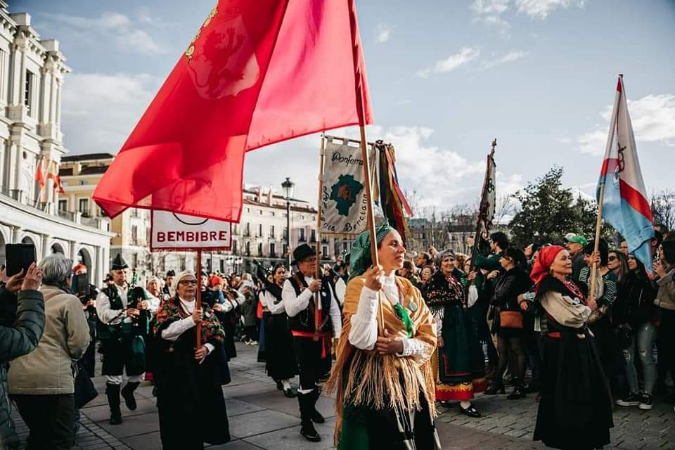 Las gaitas y el baile tradicional del Bierzo, en la I Fiesta de San Patricio en Madrid