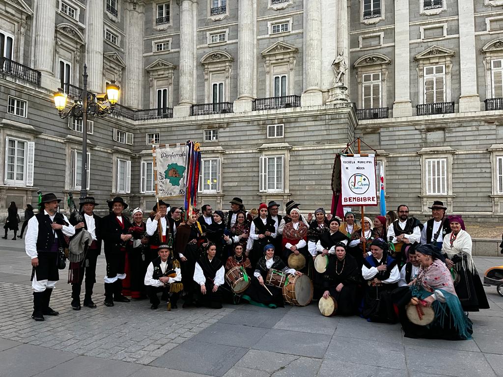 Las gaitas y el baile tradicional del Bierzo, en la I Fiesta de San Patricio en Madrid