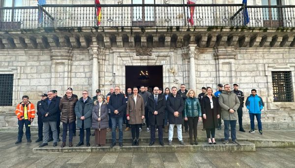 Minuto de silencio en el Ayuntamiento de Ponferrada en recuerdo de las víctimas de los atentados del 11-M