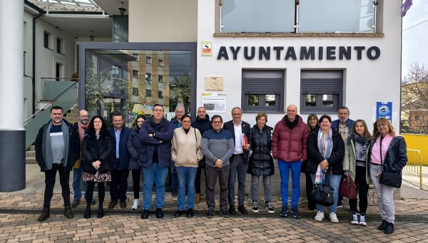 El presidente del Consejo Comarcal del Bierzo, Olegario Ramón, visitó el Ayuntamiento de Toral de los Vados