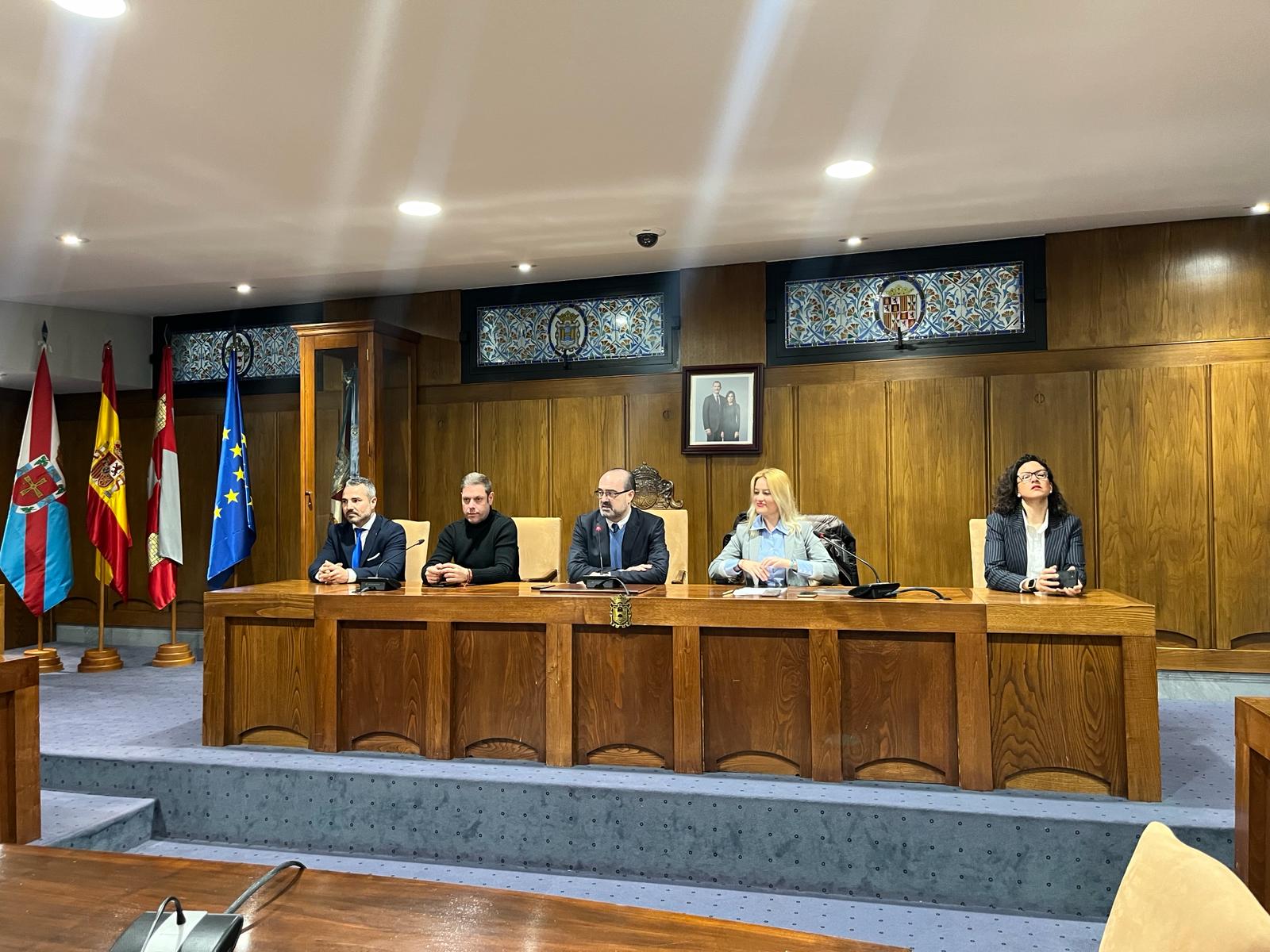 El Ayuntamiento de Ponferrada acoge la lectura del manifiesto por el Día de la Mujer