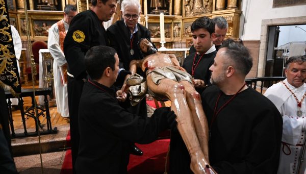 Ceremonia del Desenclavo en la basílica de la Encina