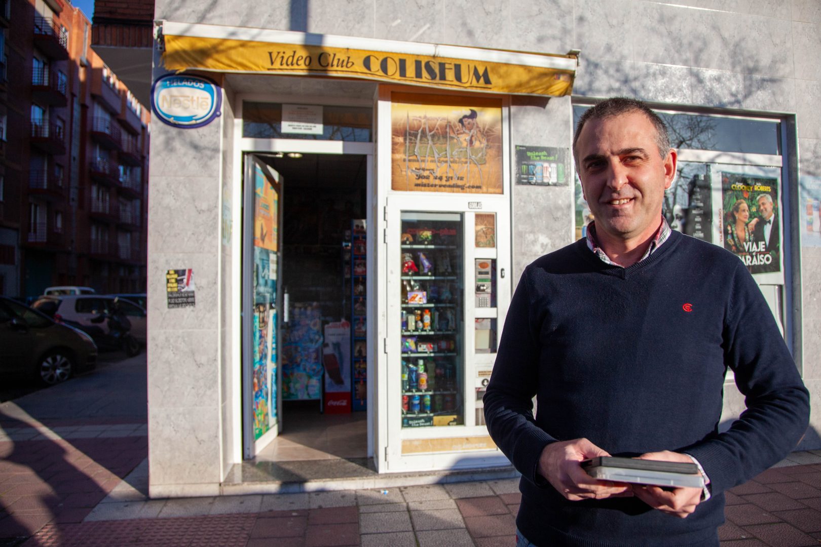 Celso Díaz, propietario del Videoclub Coliseum en el barrio de las Delicias de Valladolid 