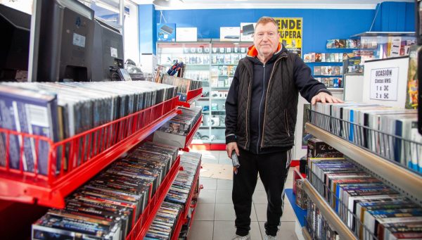 Miguel Garrido en el Videoclub Sesión Continua en el barrio de la Rondilla en Valladolid