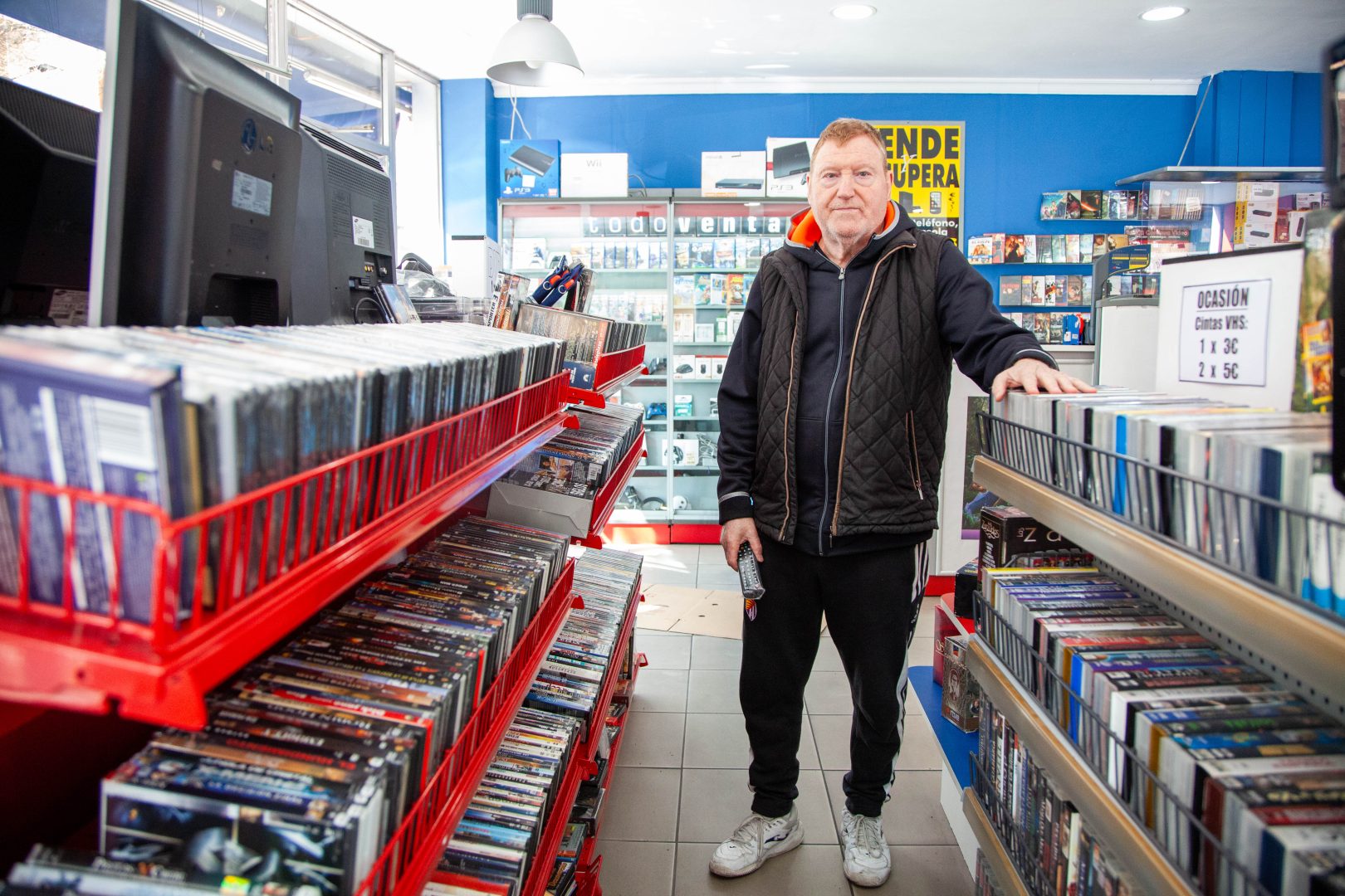 Miguel Garrido en el Videoclub Sesión Continua en el barrio de la Rondilla en Valladolid