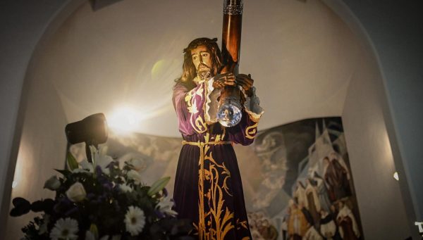 Procesión del Silencio en el interior de la iglesia San Pedro