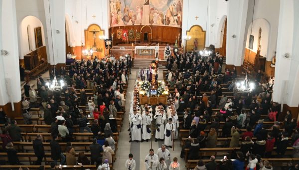 Procesión del Silencio en el interior de la iglesia San Pedro