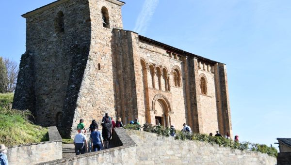 Iglesia de San Miguel en Corullón