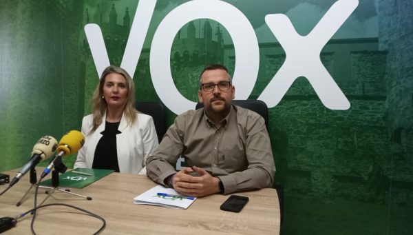 Patricia González y Gerardo González, concejales de Vox en el Ayuntamiento de Ponferrada