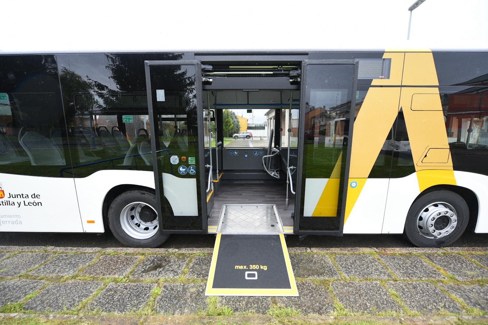 Presentación de autobuses en Fuentesnuevas