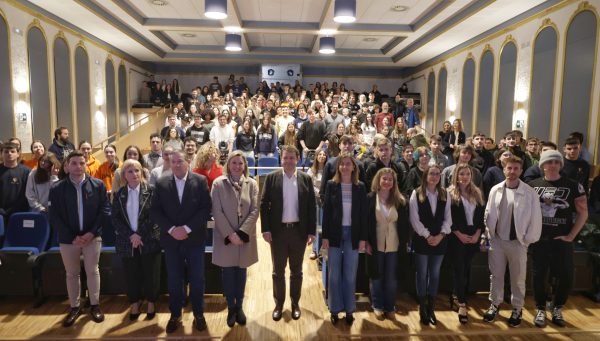 El presidente de la Junta de Castilla y León, Alfonso Fernández Mañueco, participa en el acto de presentación del Programa para el correcto uso de las redes sociales entre los jóvenes.