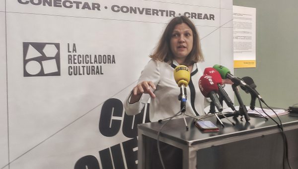 La directora de la Fundación Ciudad de la Energía, Yasodhara López, durante la presentación del proyecto de La Recicladora Cultural