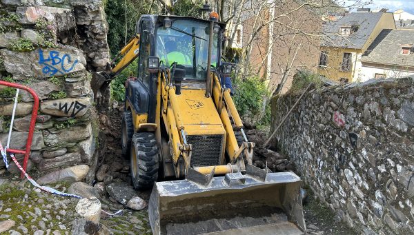 Obras de reparación del mirador tras el convento de la calle del Reloj