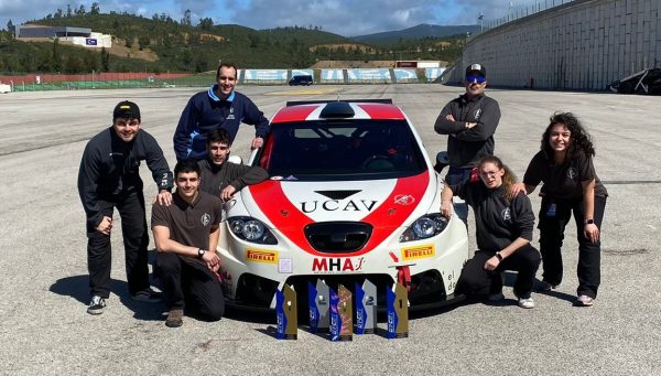 El equipo UCAV Racing en el circuito de Portimão