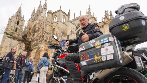 Anselmo Tascón, socio de Moteros Solidarios, inicia el viaje solidario ‘Cinco puntos cardinales para concienciar por las enfermedades raras’