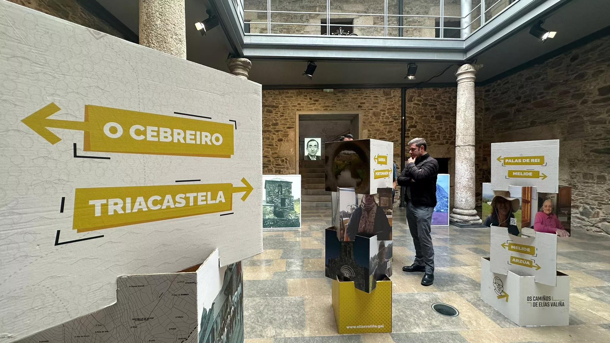 Presentación de la exposición de Elías Valiñas en el Museo del Bierzo