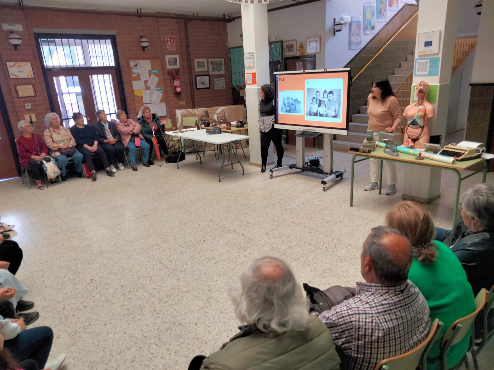 Encuentro Intergeneracional En Camponaraya Entre Mayores Y Alumnos Del ...