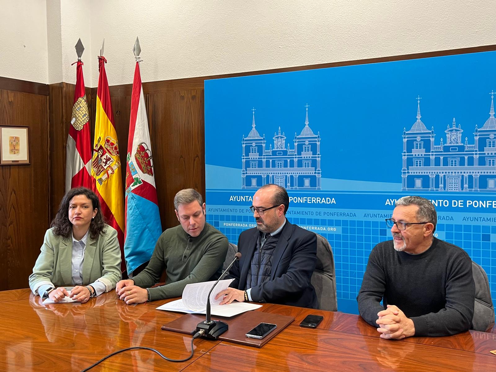 Rueda de prensa del equipo de Gobierno de Ponferrada para anunciar la cesión de los dos espacios para realizar los exámenes de conducir en Ponferrada