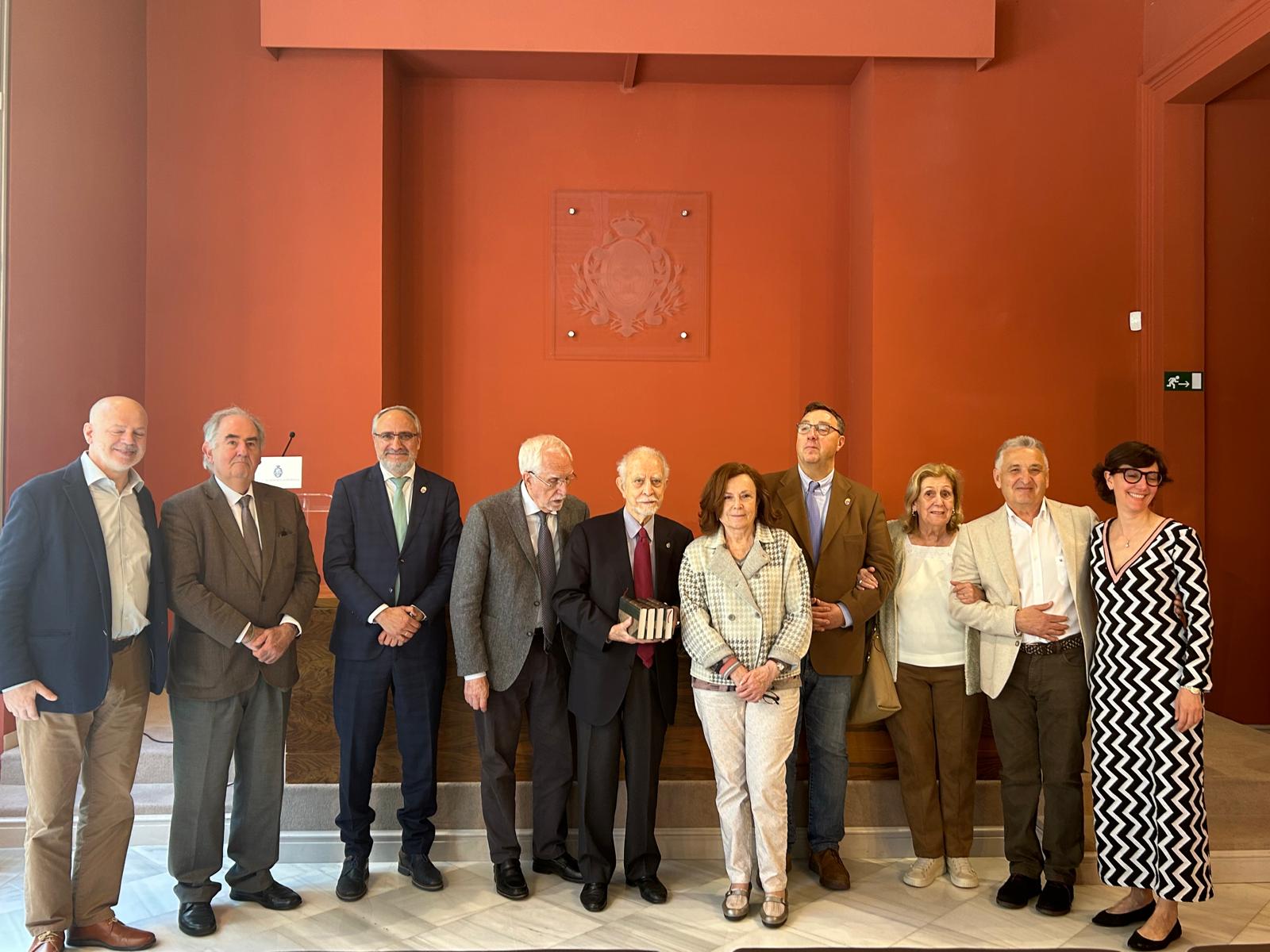 La Real Academia Española recibe el facsímil de la 1ª edición de 'El Señor de Bembibre'