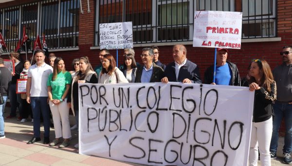 Concentración ante la Dirección Provincial de Educación