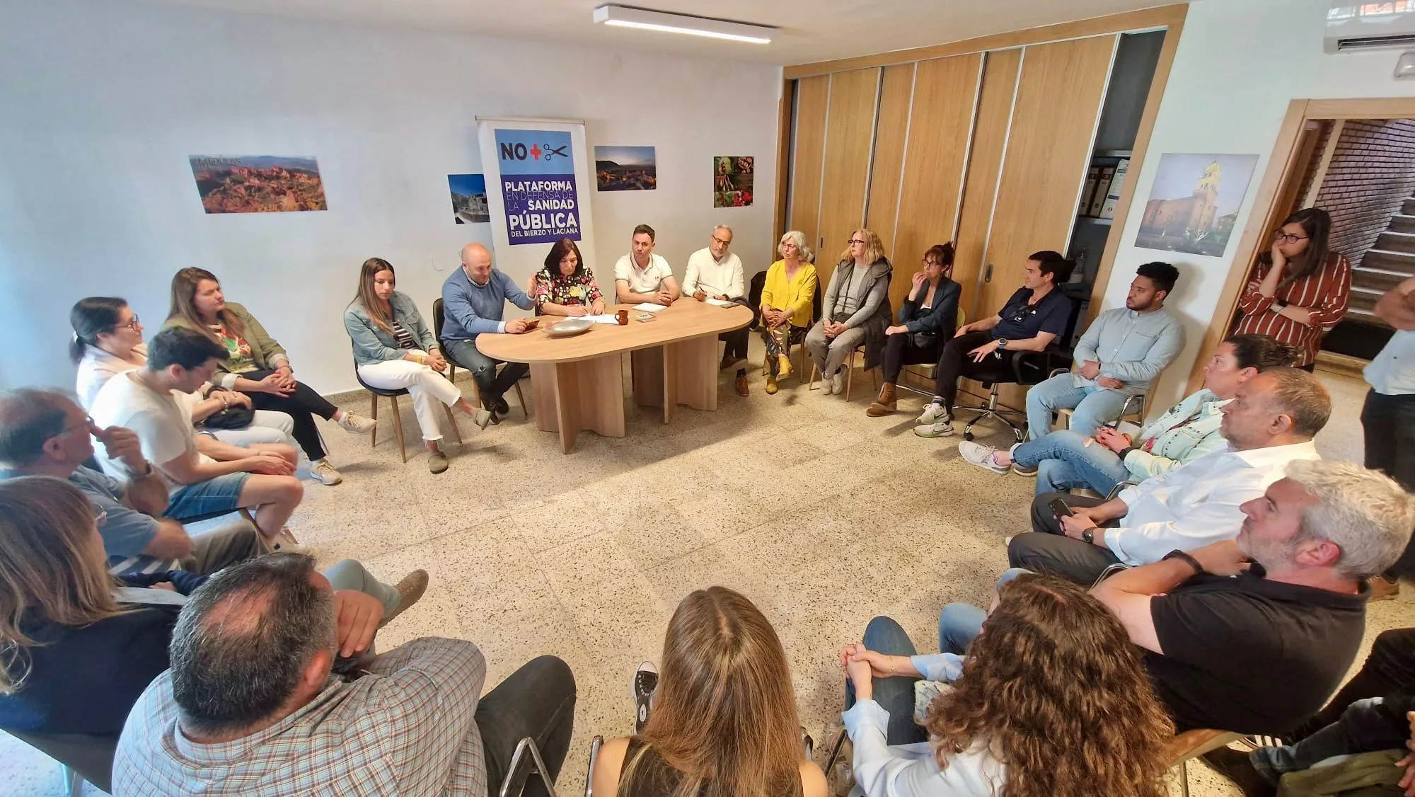 Reunión del PSOE con la Plataforma por la Sanidad del Bierzo y Laciana