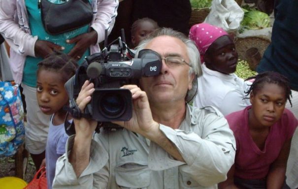 Manuel Ovalle, durante su cobertura del terremoto de Haití en 2010