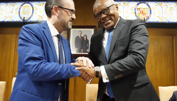 El ministro de Comunidades de Cabo Verde, Jorge Santos, durante su visita institucional al Ayuntamiento de Ponferrada